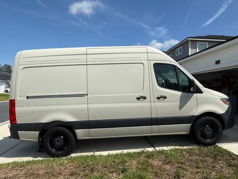 Used 2024 Mercedes-Benz Sprinter 2500 image 8