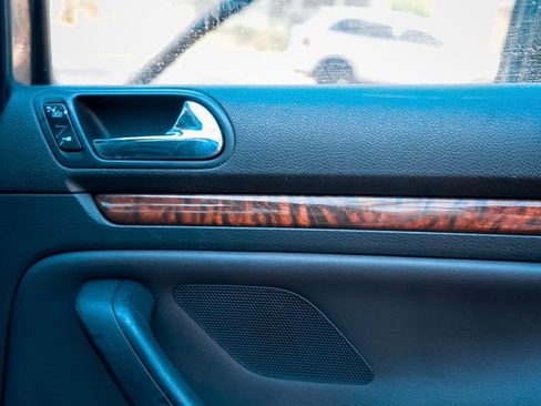 Used 2005 Volkswagen Jetta 2.5 image 10