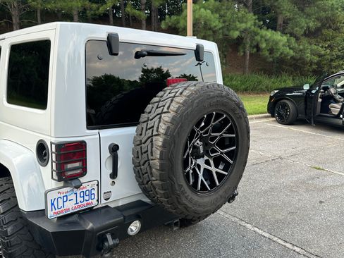 Used 2017 Jeep Wrangler Unlimited Sahara w/ Connectivity Group image 10