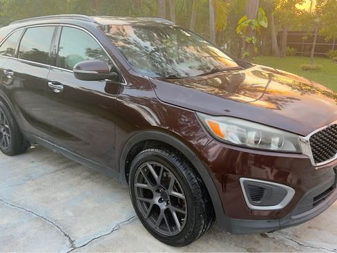 Used 2016 Kia Sorento LX image 14