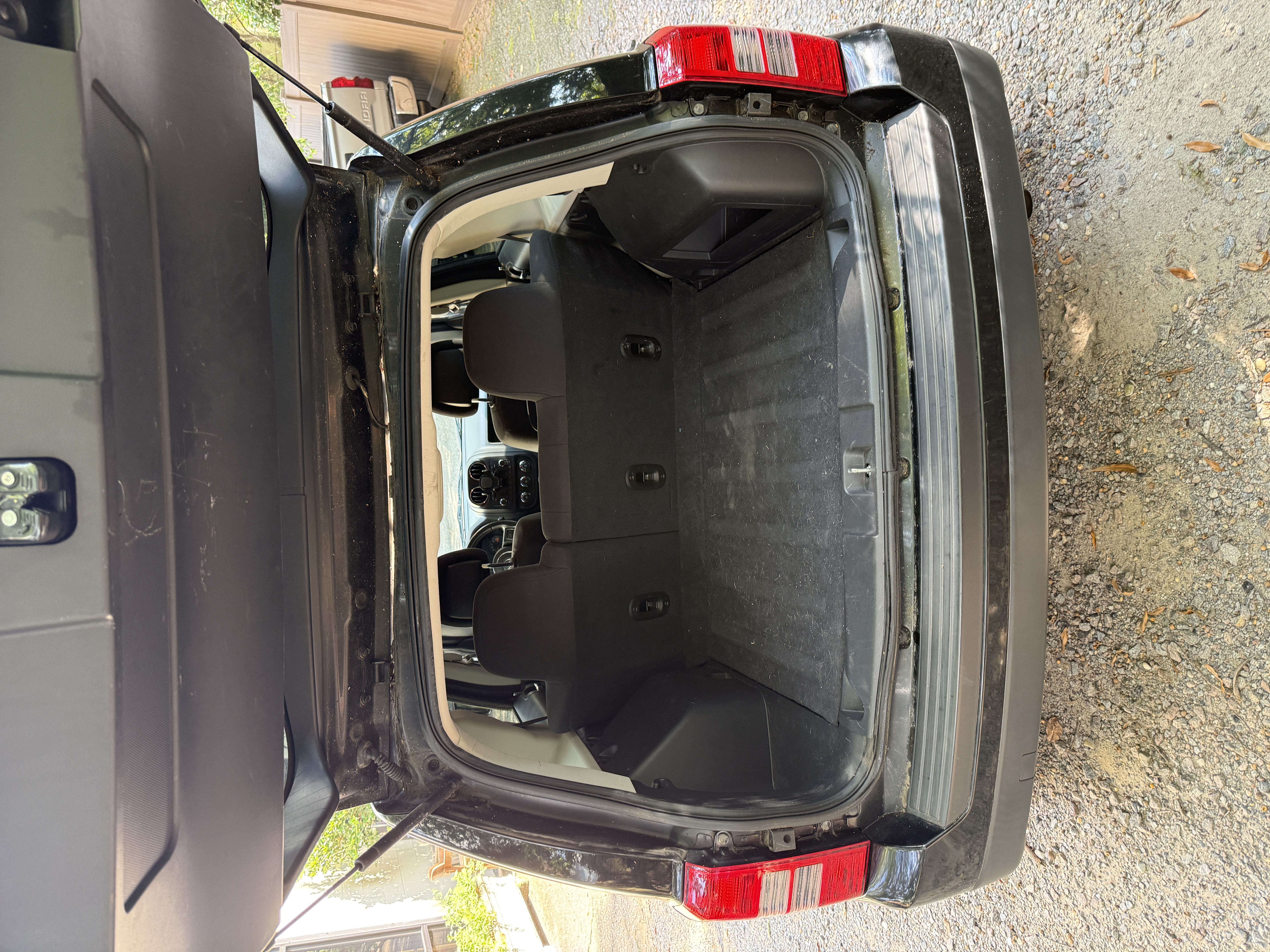 Used 2014 Jeep Patriot Latitude FWD image 12