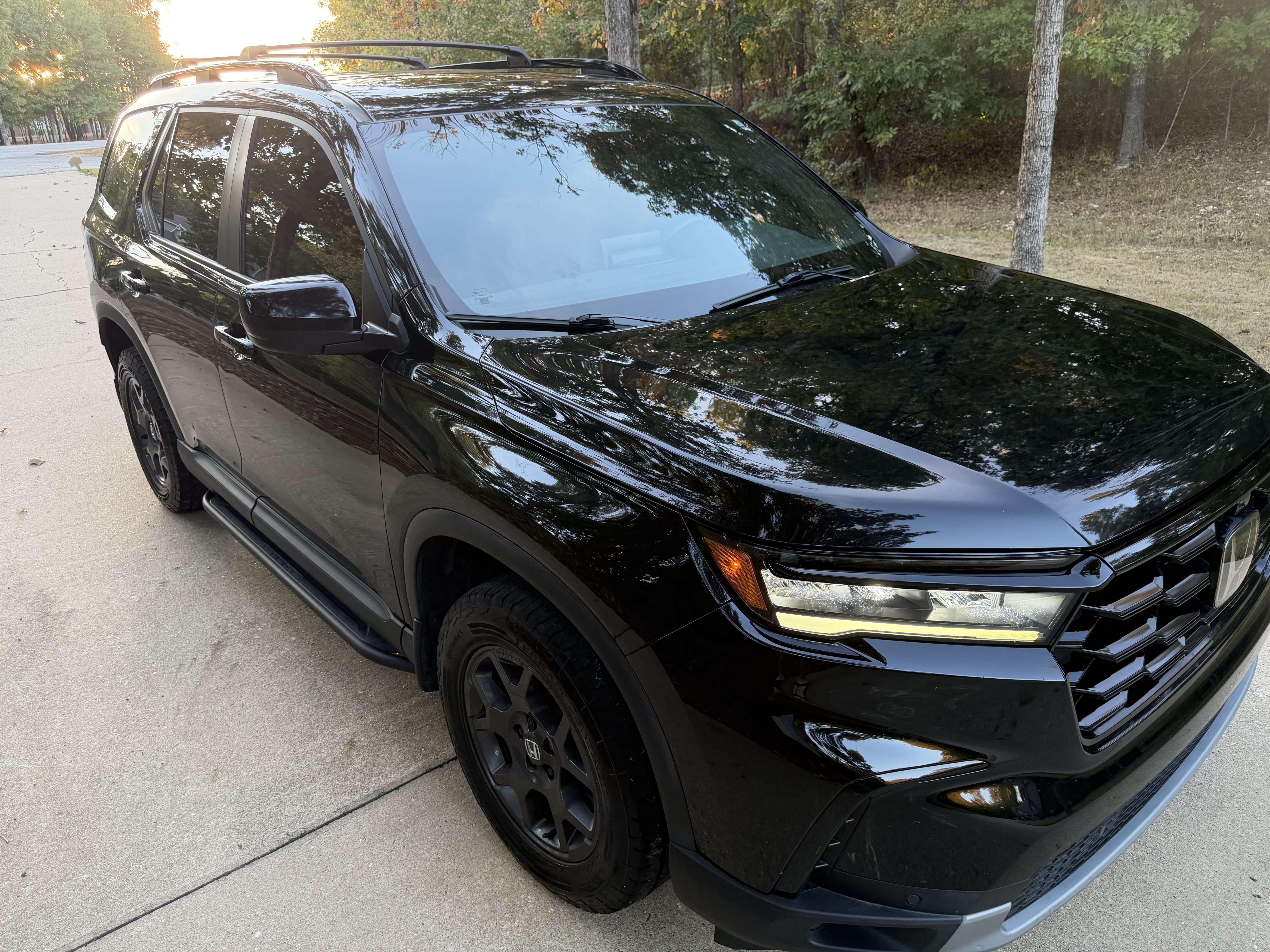 Used 2023 Honda Pilot TrailSport image 2