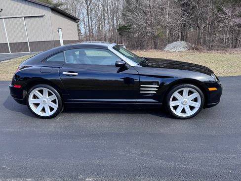 Used 2006 Chrysler Crossfire Limited RWD image 2