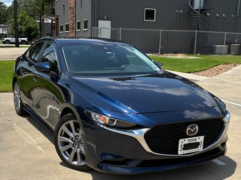 Used 2022 MAZDA MAZDA3 s FWD image 2