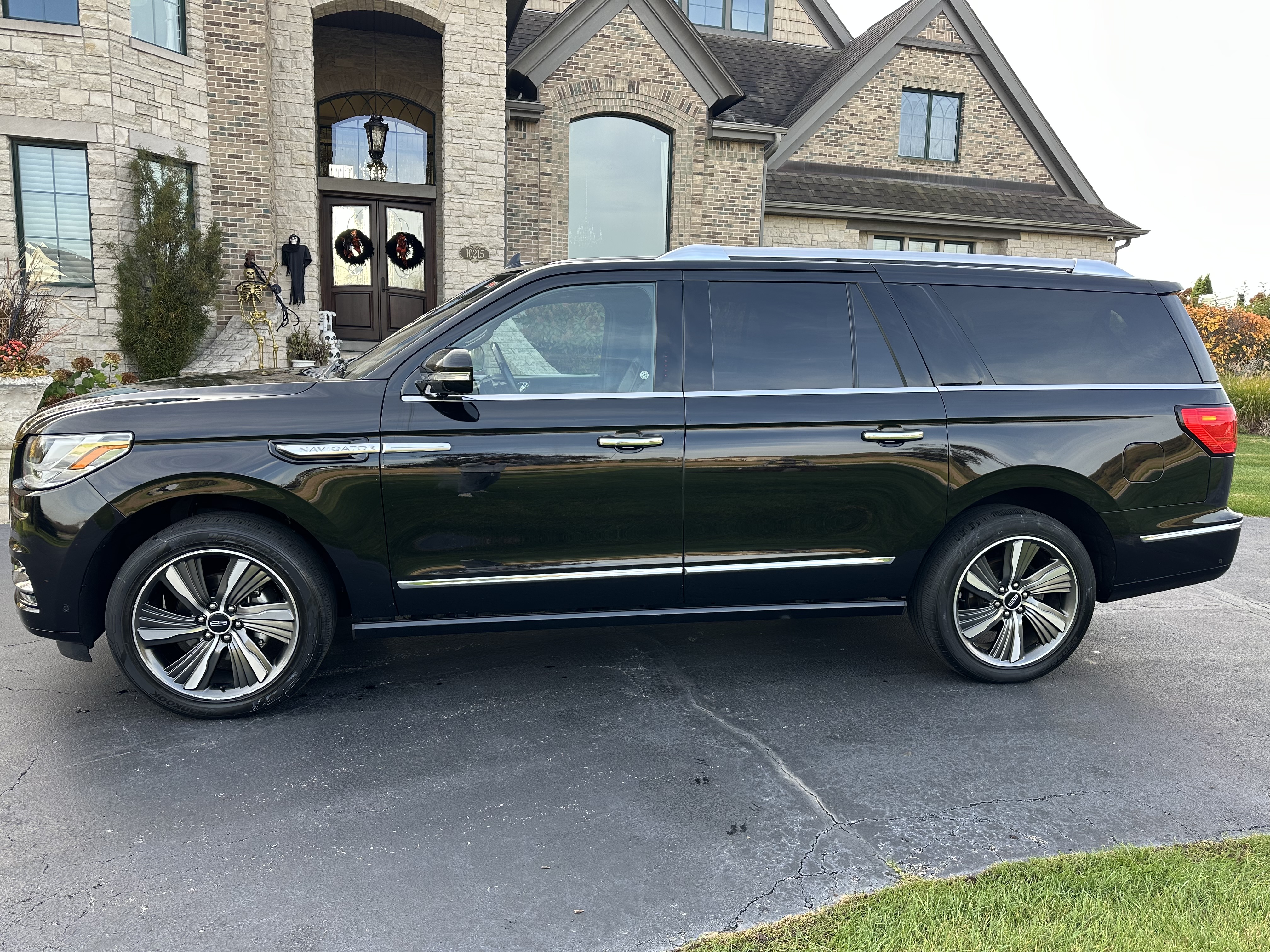 Used 2019 Lincoln Navigator L Reserve AWD/4WD image 1