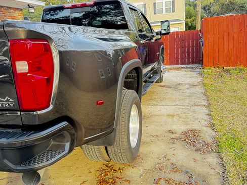 Used 2021 Chevrolet Silverado 3500 High Country image 2