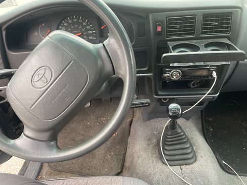 Used 1996 Toyota Tacoma 2WD Regular Cab image 4