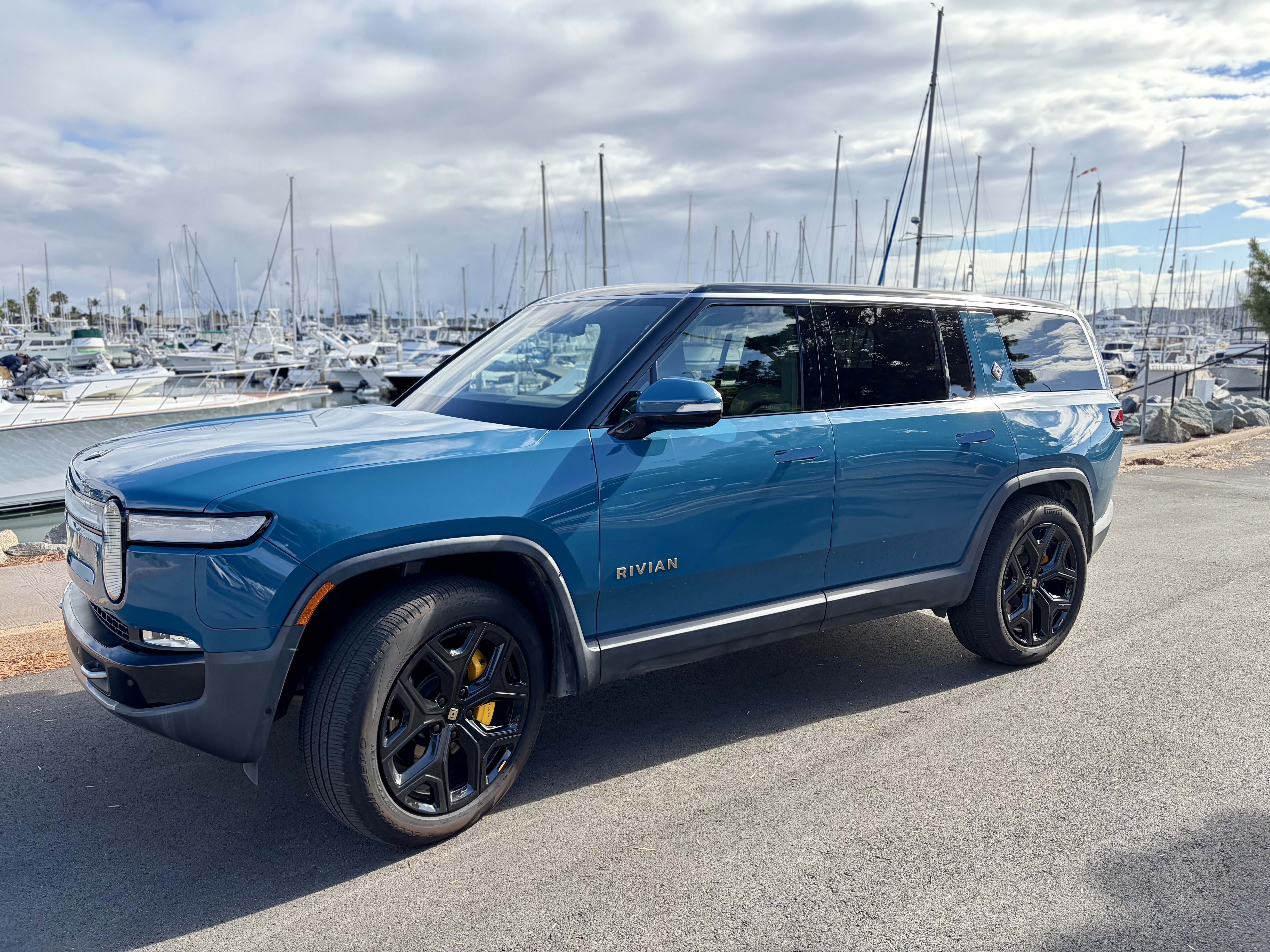 Used 2022 Rivian R1S Launch Edition Quad AWD/4WD image 1