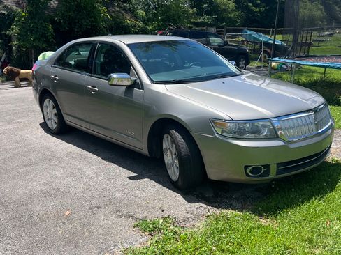 Used 2009 Lincoln MKZ image 1