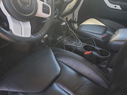 Used 2014 Jeep Wrangler Unlimited Sahara image 14