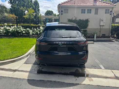 Used 2019 Porsche Cayenne image 11