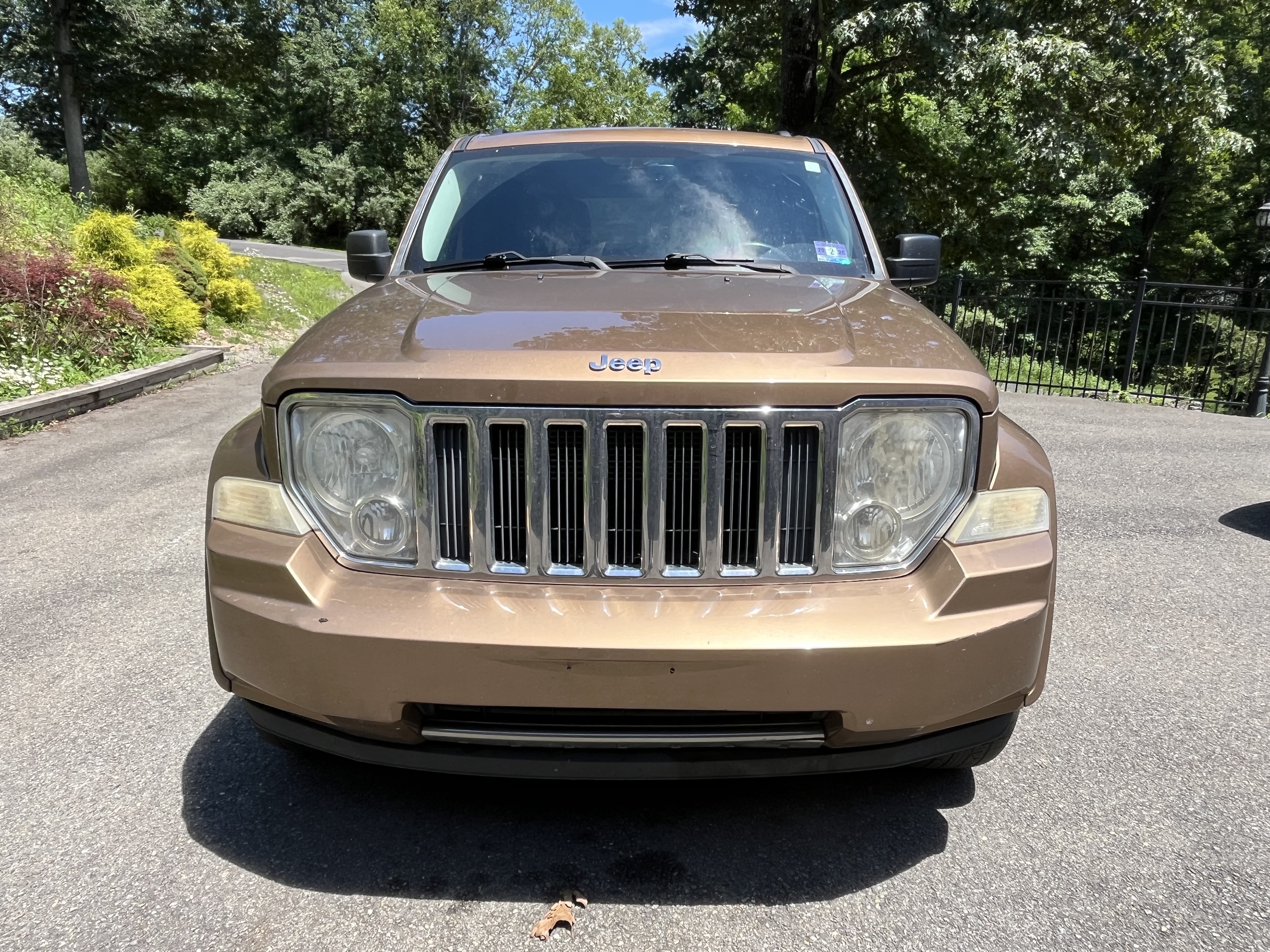 Used 2012 Jeep Liberty Limited w/ Tire & Wheel Group AWD/4WD image 2