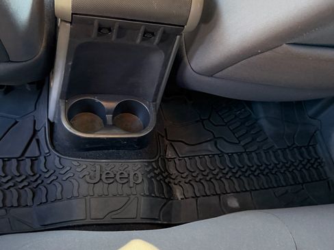 Used 2010 Jeep Wrangler Unlimited Sport image 20