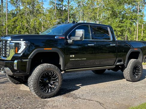 Used 2024 GMC Sierra 2500 Denali w/ Denali Reserve Package image 10