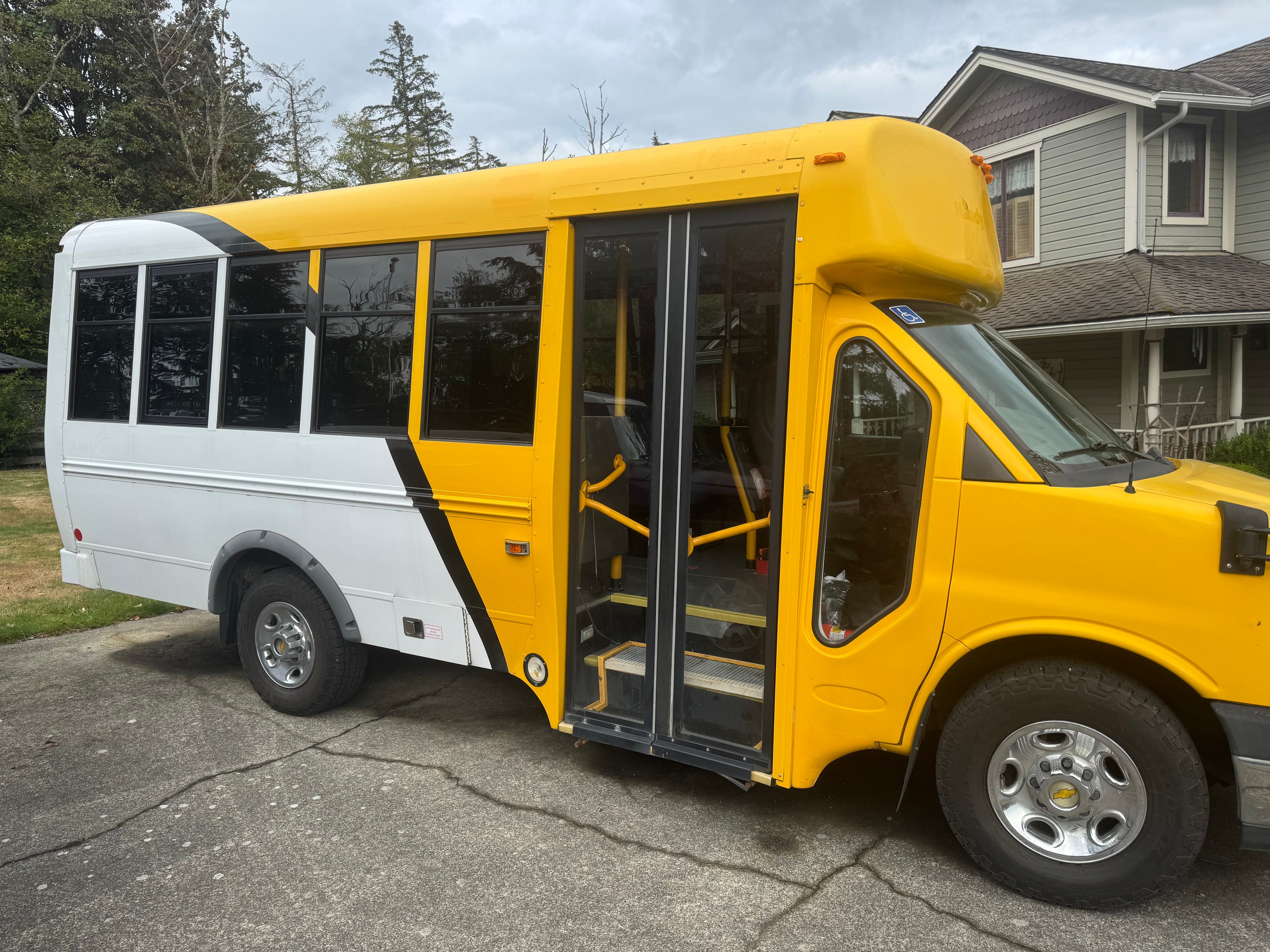 Used 2014 Chevrolet Express 3500 RWD image 5