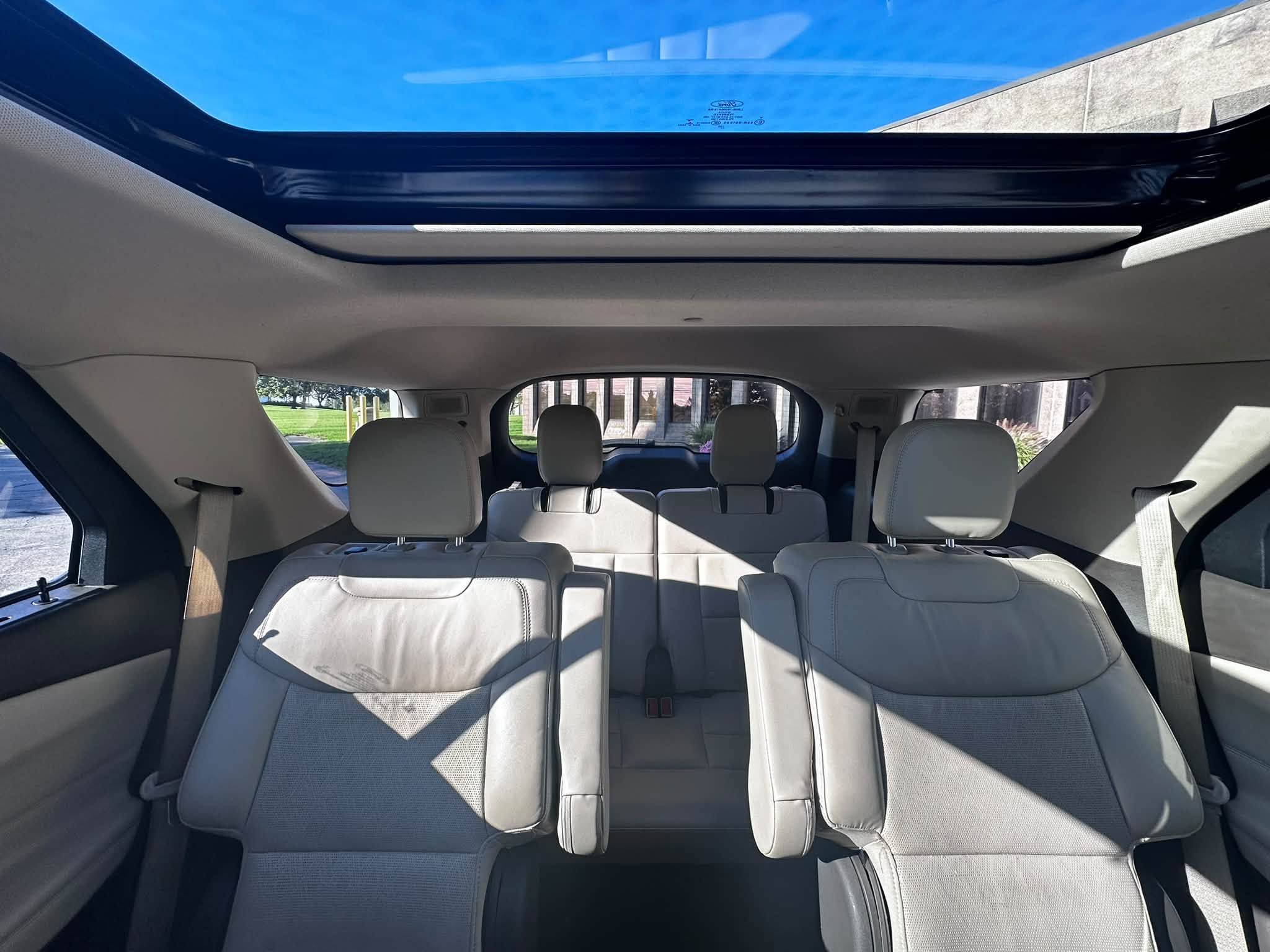 Used 2023 Ford Explorer Platinum w/ Technology Package AWD/4WD image 9
