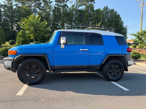 Used 2007 Toyota FJ Cruiser 2WD image 2