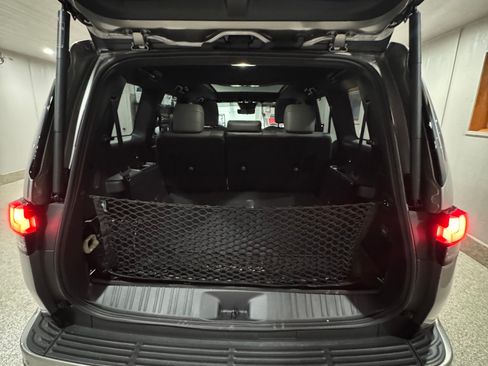 Used 2025 Lexus GX 550 w/ Accessory Package (2T) AWD/4WD image 13