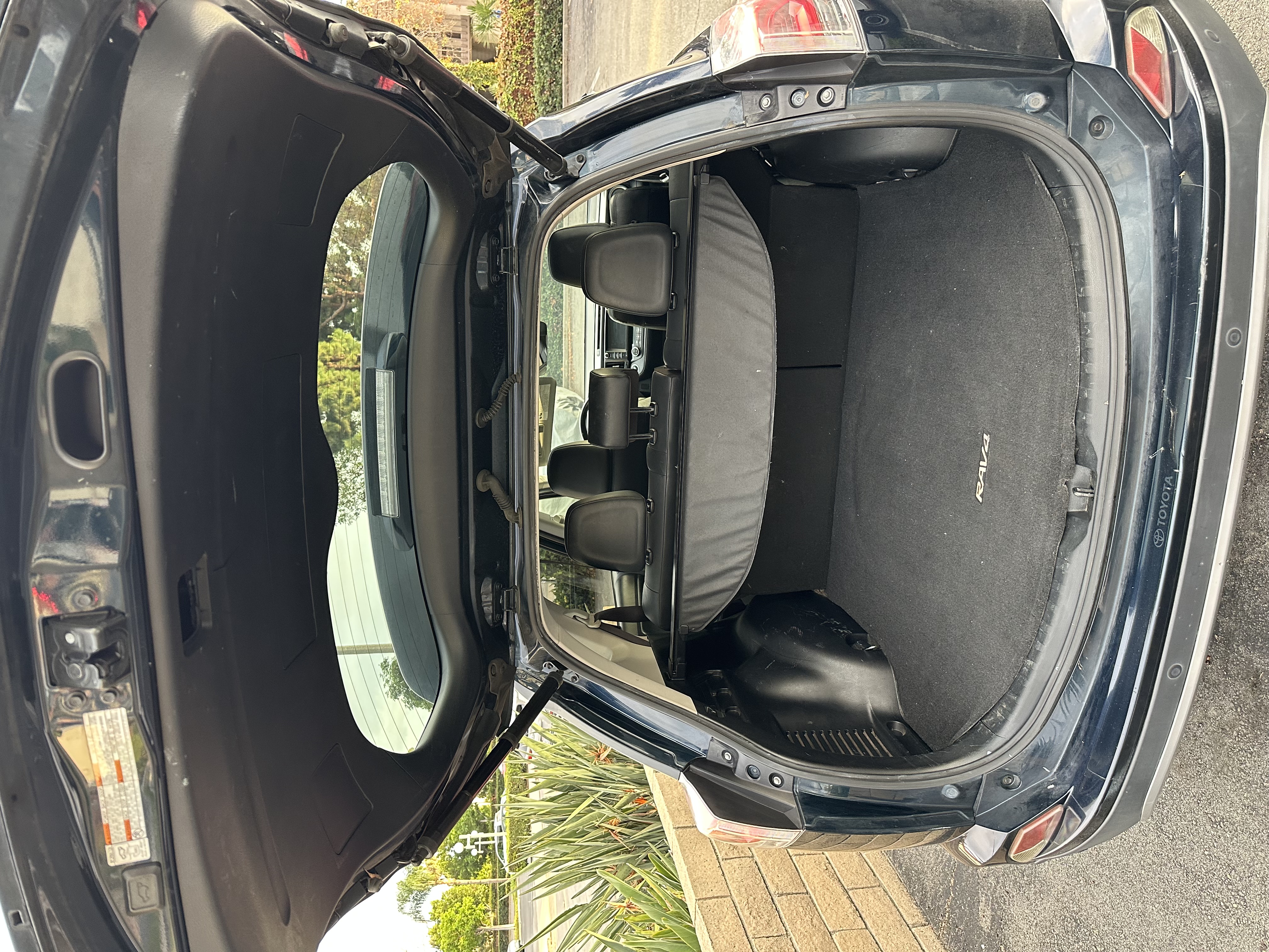 Used 2018 Toyota RAV4 Limited w/ Advanced Technology Package FWD image 11