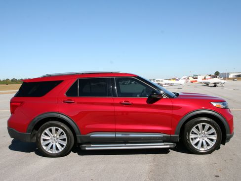 Used 2022 Ford Explorer Limited w/ Equipment Group 301A image 8