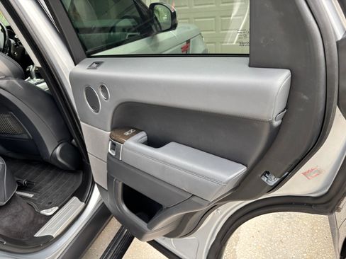 Used 2014 Land Rover Range Rover Sport HSE image 28