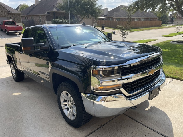 Used 2018 Chevrolet Silverado 1500 LT w/ Max Trailering Package AWD/4WD image 8