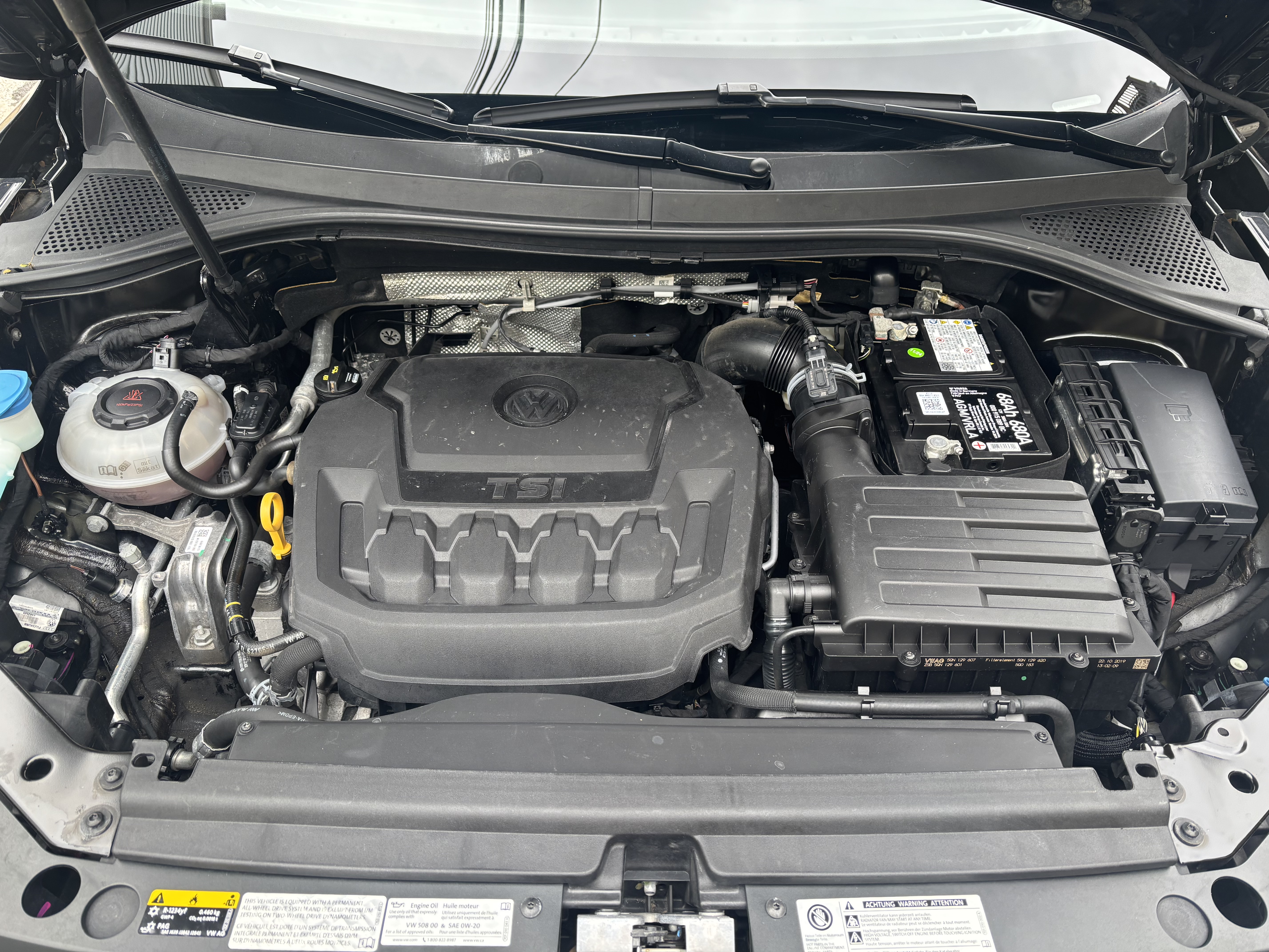 Used 2020 Volkswagen Tiguan SEL AWD/4WD image 11