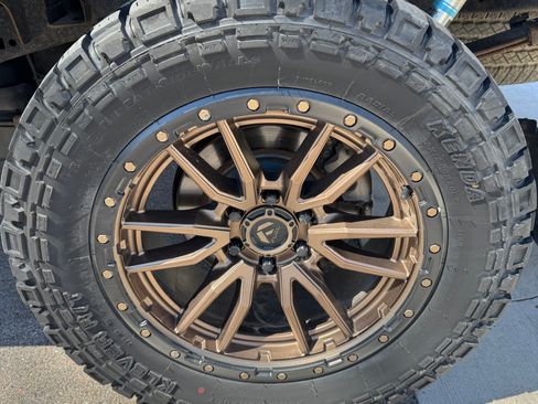 Used 2018 Ford F150 Platinum w/ Equipment Group 701A Luxury image 12