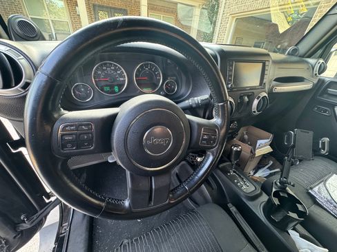 Used 2012 Jeep Wrangler Sahara w/ Connectivity Group AWD/4WD image 6
