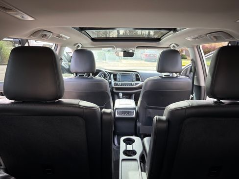 Used 2019 Toyota Highlander Limited Platinum image 19