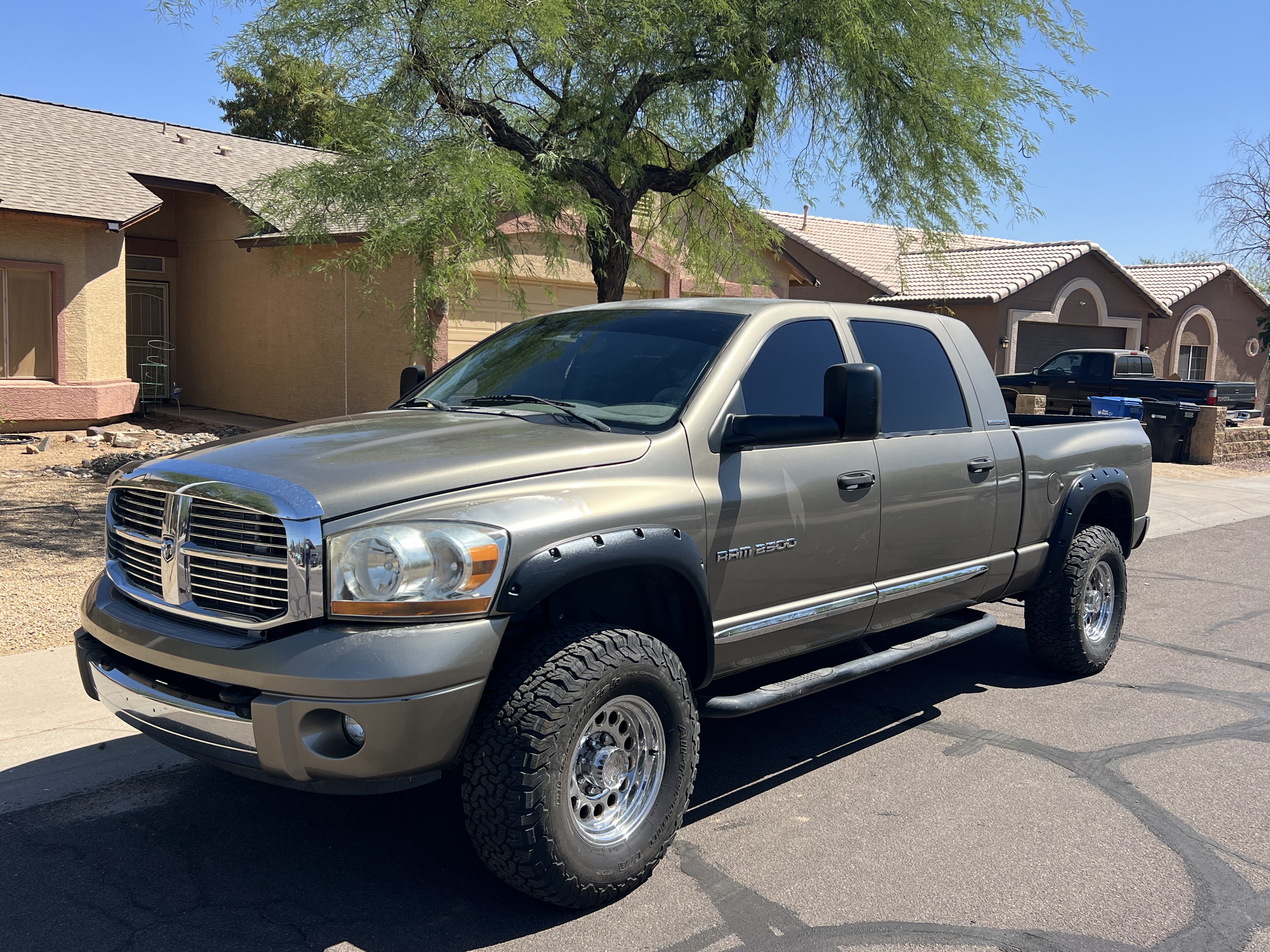 Used 2006 Dodge Ram 2500 Truck Laramie w/ Protection Group AWD/4WD image 2