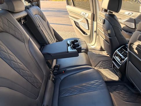 Used 2022 BMW X7 M50i image 10