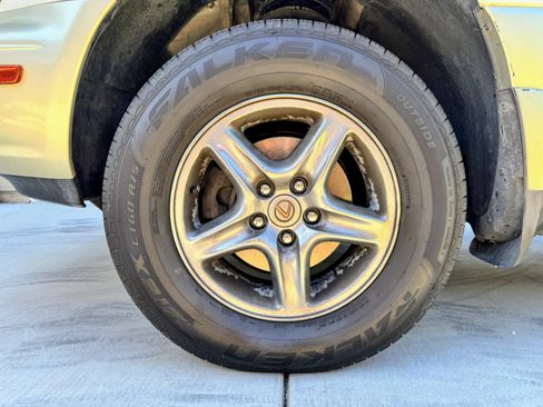Used 2000 Lexus RX 300 w/ Limited Pkg FWD image 16