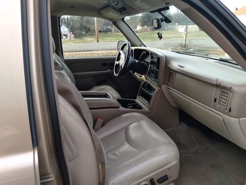 Used 2005 Chevrolet Tahoe LT w/ LT Preferred Equipment Group image 12