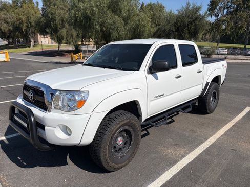 Used 2011 Toyota Tacoma 4x4 Double Cab w/ TRD Off-Road Pkg image 1