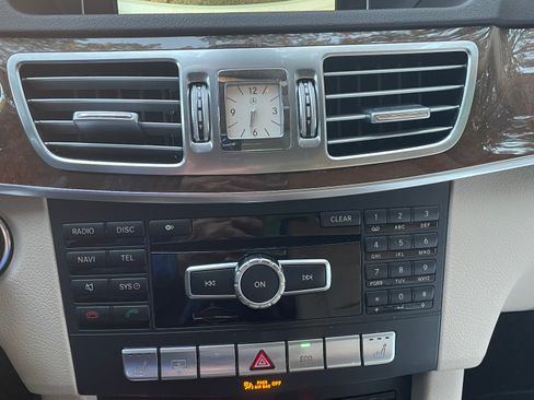 Used 2014 Mercedes-Benz E 350 4MATIC Sedan image 9