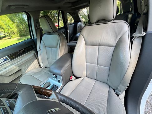 Used 2010 Lincoln MKX 2WD image 16