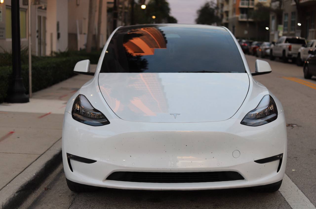 Used 2022 Tesla Model Y Long Range AWD/4WD image 1