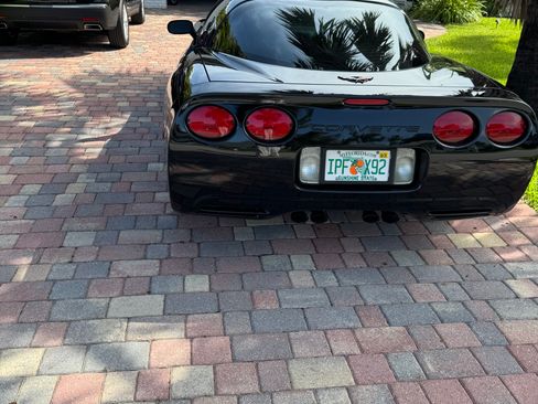 Used 1998 Chevrolet Corvette Coupe RWD image 8