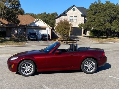 Used 2011 MAZDA MX-5 Miata Sport image 2