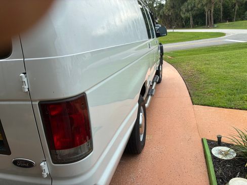 Used 2004 Ford E-350 and Econoline 350 Extended Super Duty RWD image 23