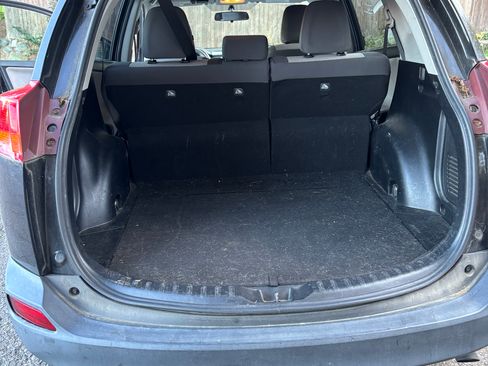 Used 2015 Toyota RAV4 LE image 10