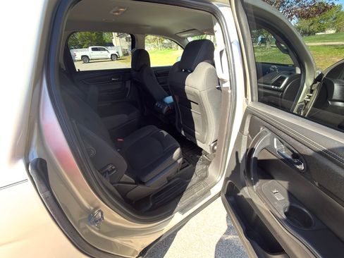 Used 2016 GMC Acadia SLE image 18