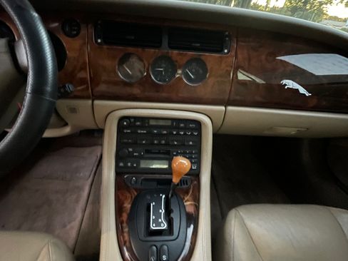 Used 1998 Jaguar XK8 Convertible image 11