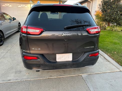 Used 2016 Jeep Cherokee Limited w/ Luxury Group image 8