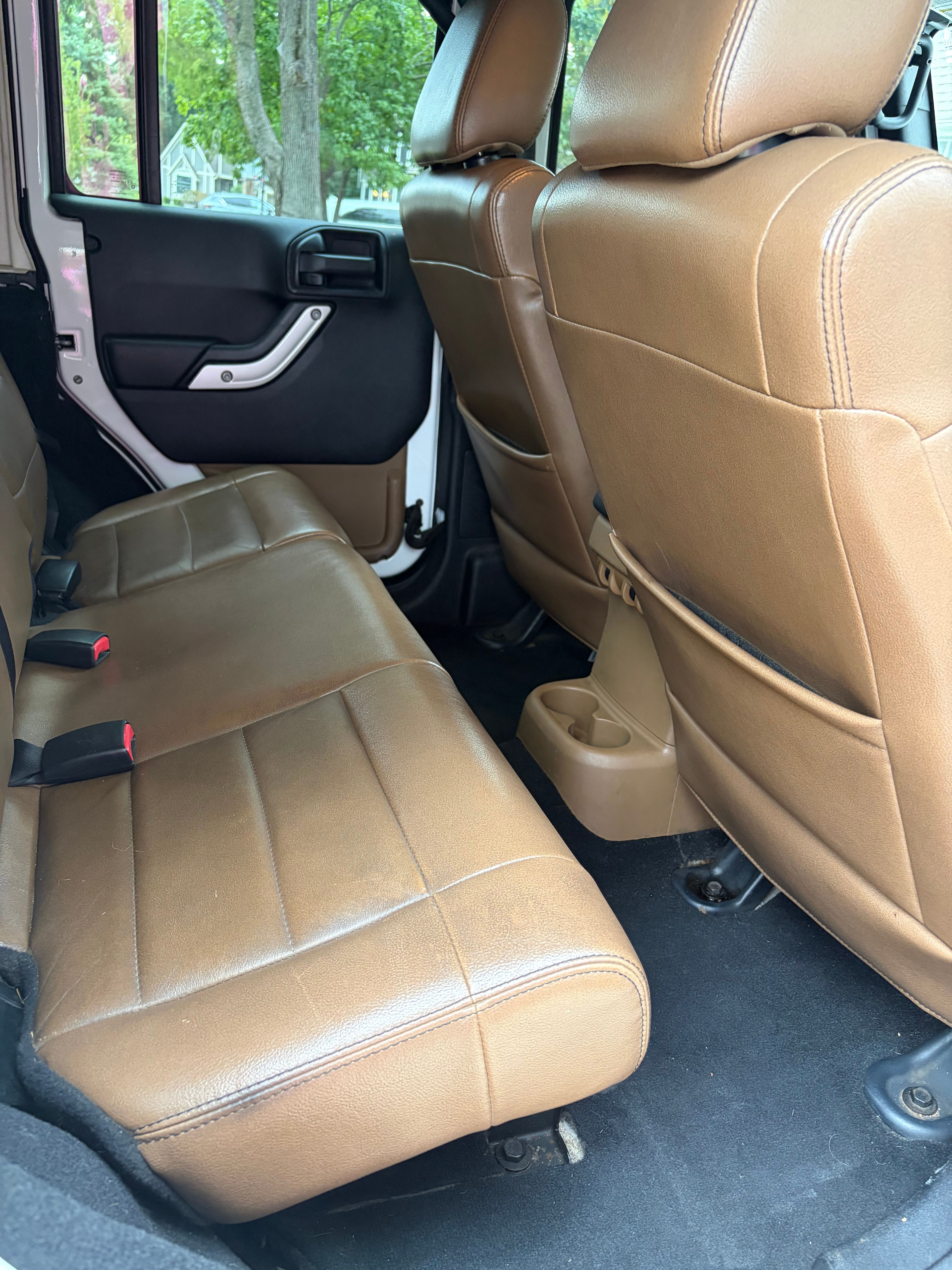 Used 2012 Jeep Wrangler Unlimited Sahara w/ Connectivity Group AWD/4WD image 6