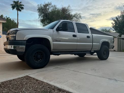 Used 2006 Chevrolet Silverado 2500 LT w/ Onstar Plus Package AWD/4WD image 1