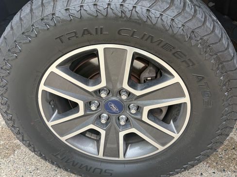 Used 2017 Ford F150 XLT w/ Equipment Group 302A Luxury AWD/4WD image 10
