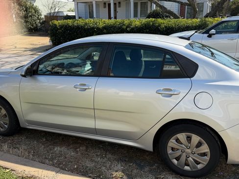 Used 2019 Kia Rio S image 9