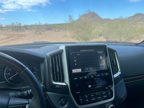 Used 2016 Toyota Land Cruiser image 27